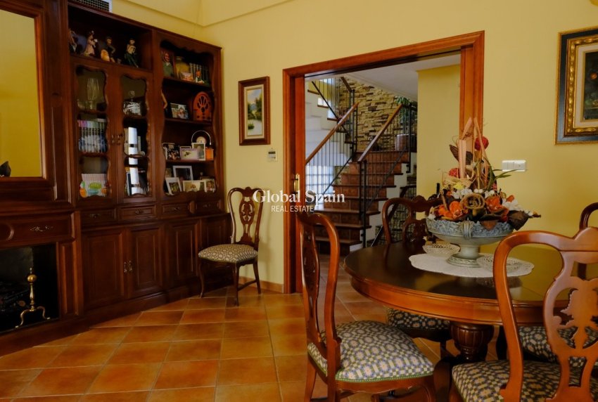 Revente - MAISON -
ORIHUELA - Inland