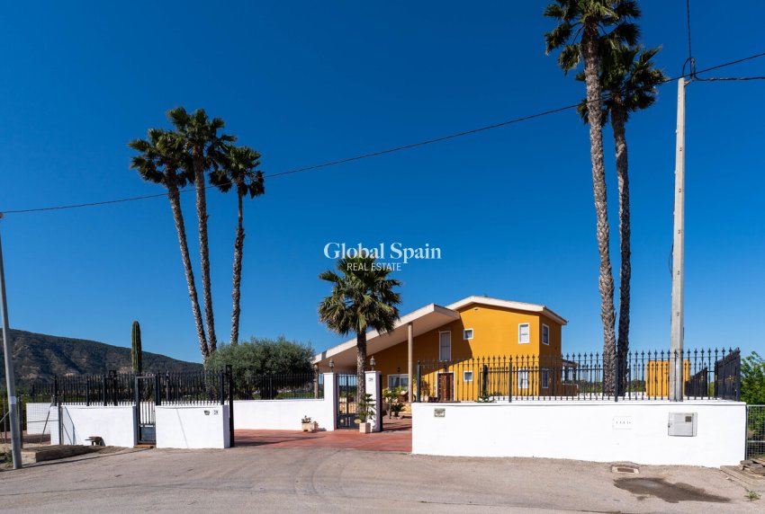 Revente - MAISON -
ORIHUELA - Inland