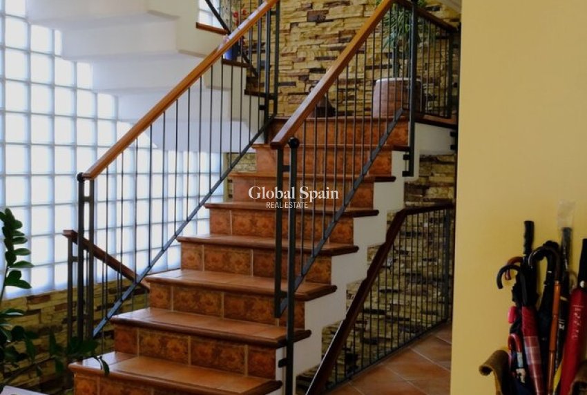 Revente - MAISON -
ORIHUELA - Inland