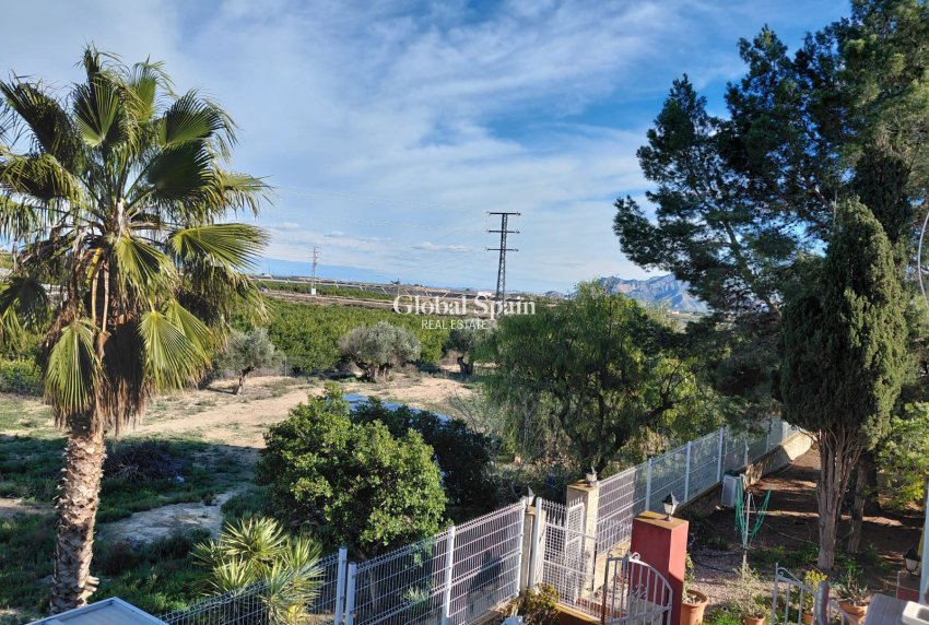 Revente - MAISON -
ORIHUELA - Inland