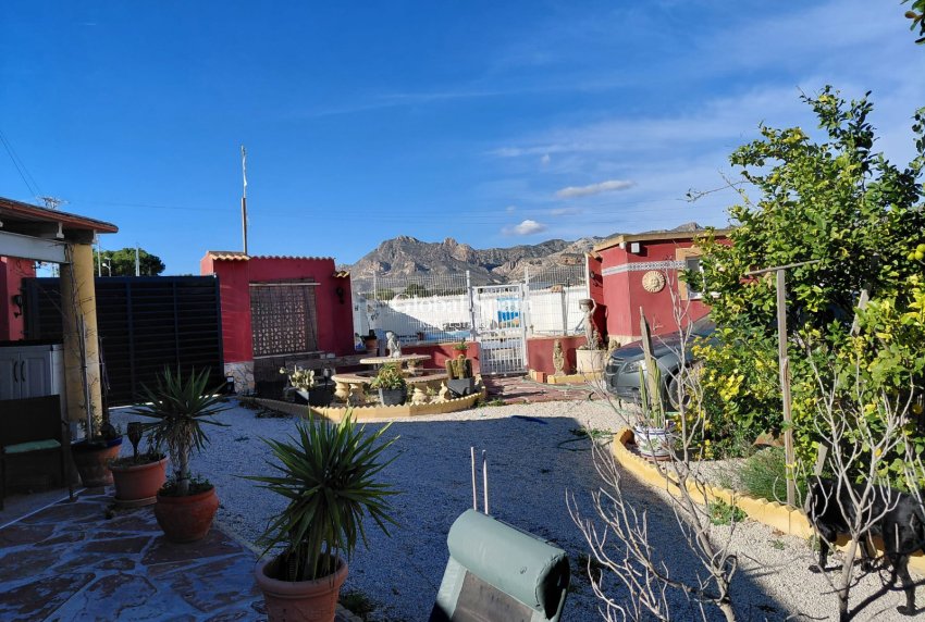 Revente - MAISON -
ORIHUELA - Inland