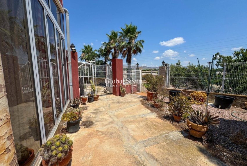 Revente - MAISON -
ORIHUELA - Inland