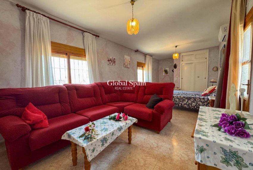 Revente - MAISON -
ORIHUELA - Inland