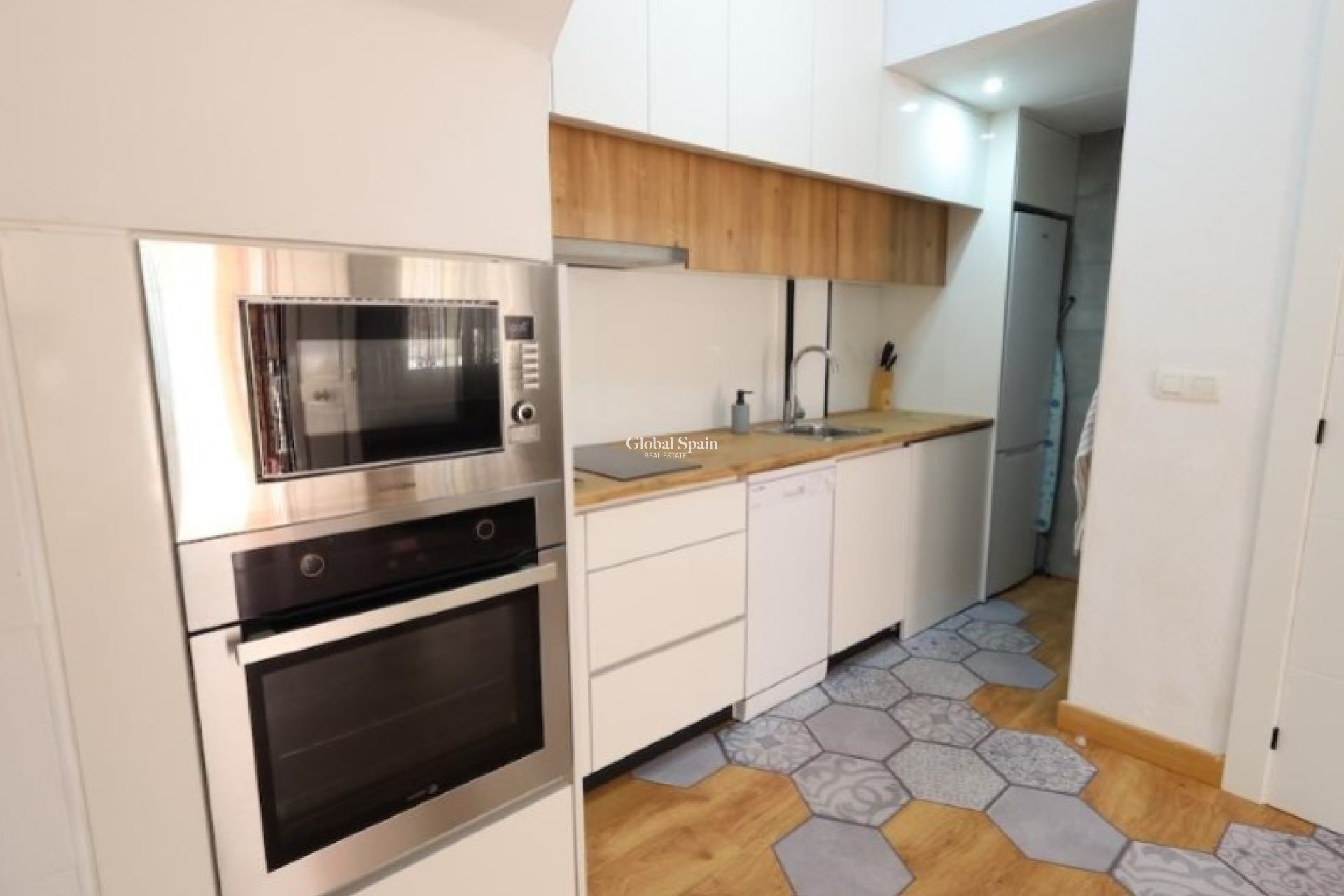 Revente - MAISON -
ORIHUELA - Inland
