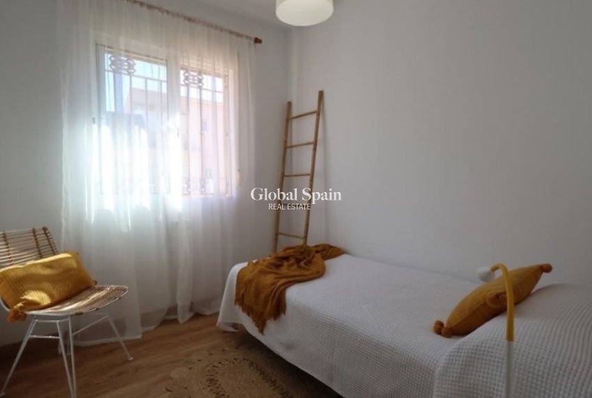Revente - MAISON -
ORIHUELA - Inland