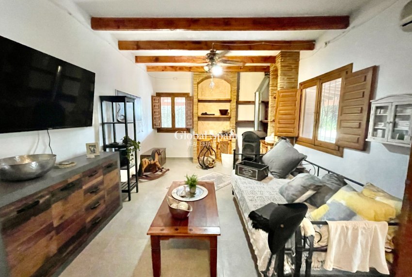 Revente - MAISON -
ORIHUELA - Inland