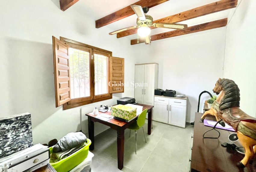 Revente - MAISON -
ORIHUELA - Inland