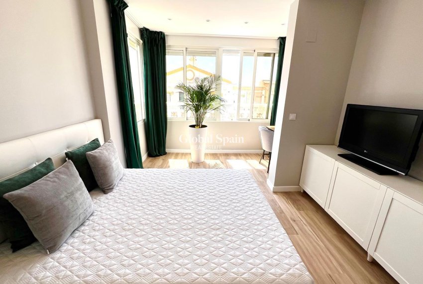 Revente - MAISON -
ORIHUELA - Urbanización Perla del Mar