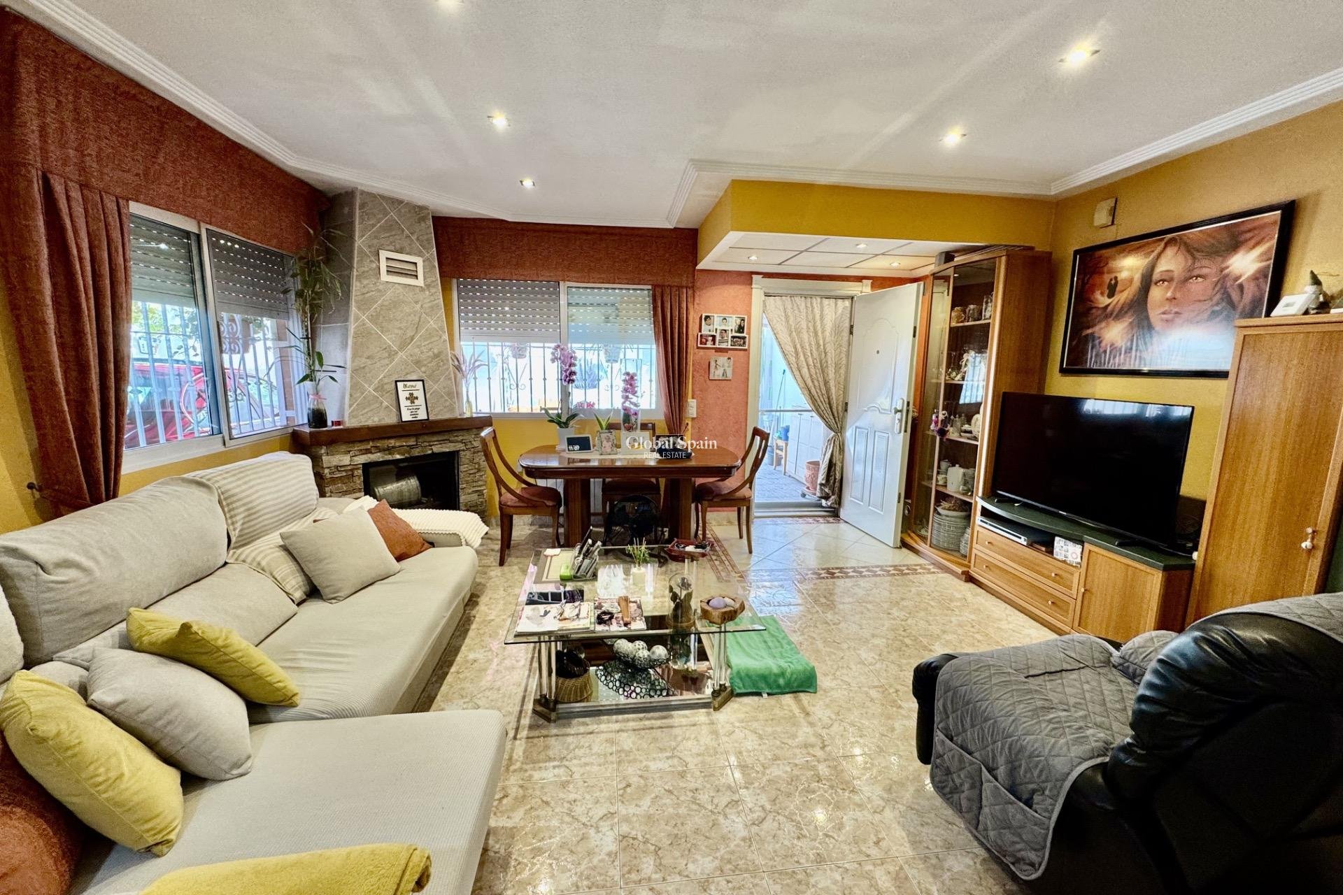 Revente - MAISON -
ORIHUELA - Urbanización Perla del Mar