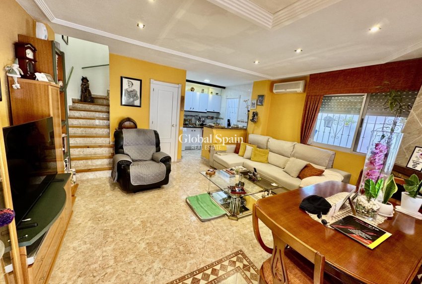 Revente - MAISON -
ORIHUELA - Urbanización Perla del Mar