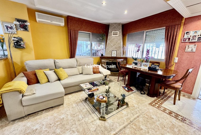 Revente - MAISON -
ORIHUELA - Urbanización Perla del Mar
