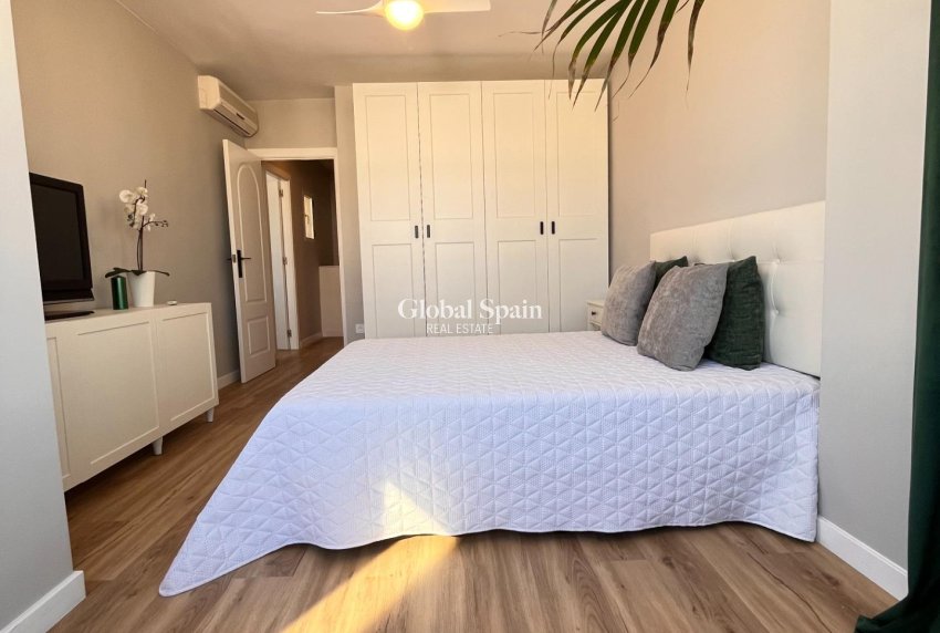 Revente - MAISON -
ORIHUELA - Urbanización Perla del Mar