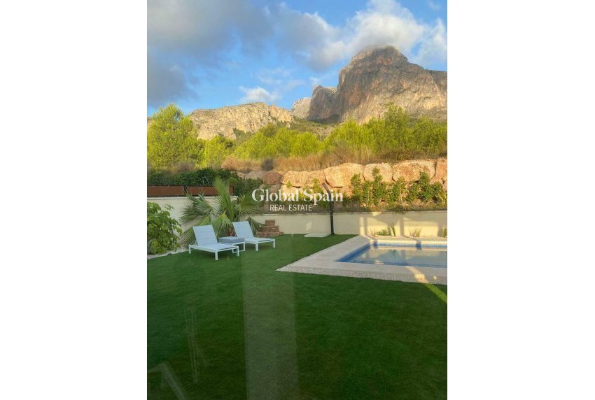 Revente - MAISON -
POLOP - Costa Blanca