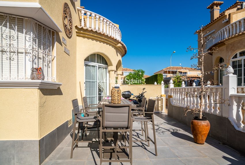 Revente - Maison Quadruple -
ORIHUELA COSTA - La Florida