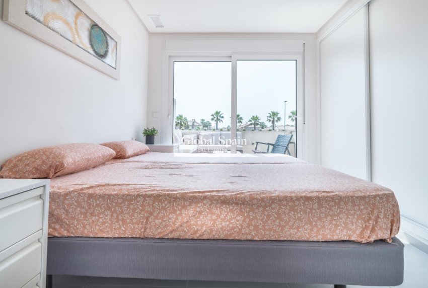 Revente - Maison Quadruple -
TORREVIEJA - Aguas Nuevas