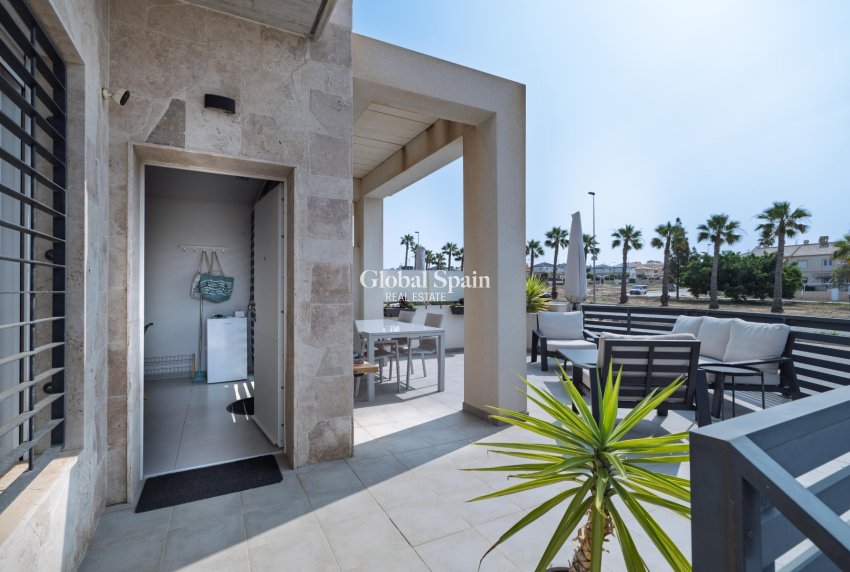 Revente - Maison Quadruple -
TORREVIEJA - Aguas Nuevas