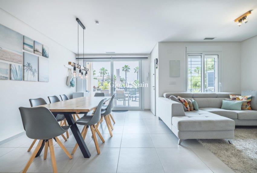 Revente - Maison Quadruple -
TORREVIEJA - Aguas Nuevas