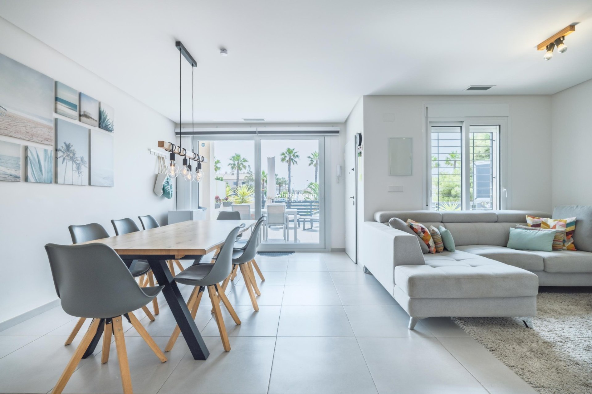 Revente - Maison Quadruple -
TORREVIEJA - Aguas Nuevas