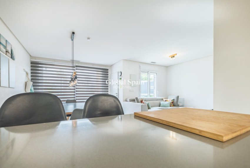 Revente - Maison Quadruple -
TORREVIEJA - Aguas Nuevas