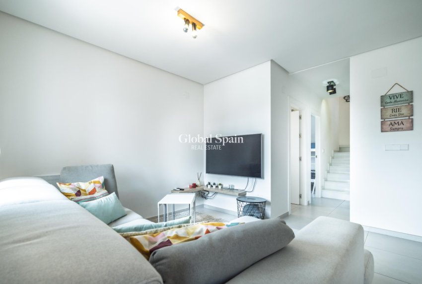 Revente - Maison Quadruple -
TORREVIEJA - Aguas Nuevas