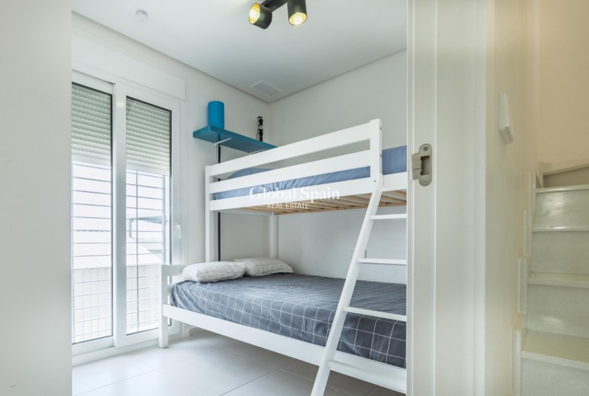 Revente - Maison Quadruple -
TORREVIEJA - Aguas Nuevas