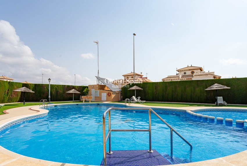 Revente - Maison Quatro -
ORIHUELA COSTA - Lomas de Cabo Roig