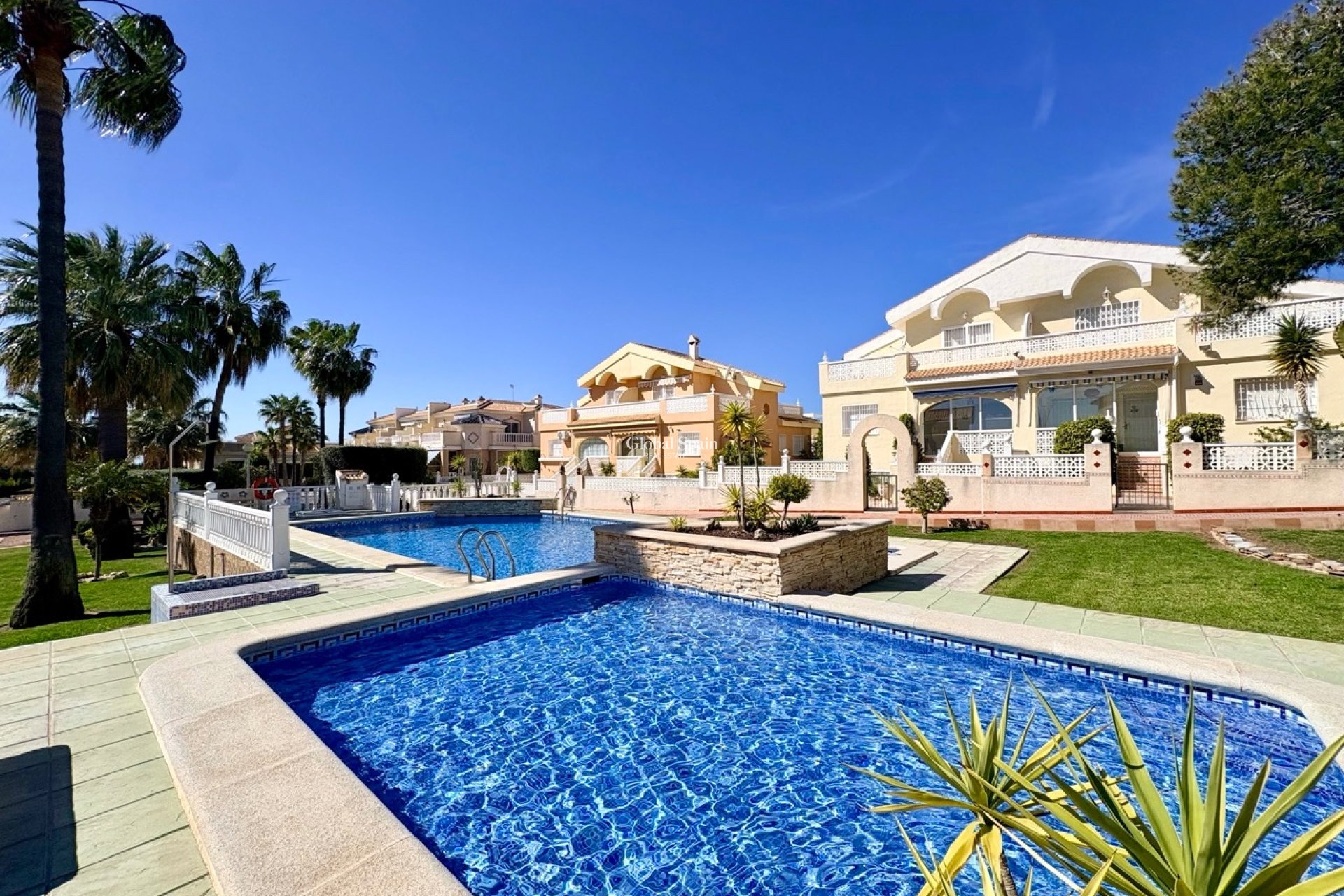 Revente - MAISON -
ROJALES - Inland