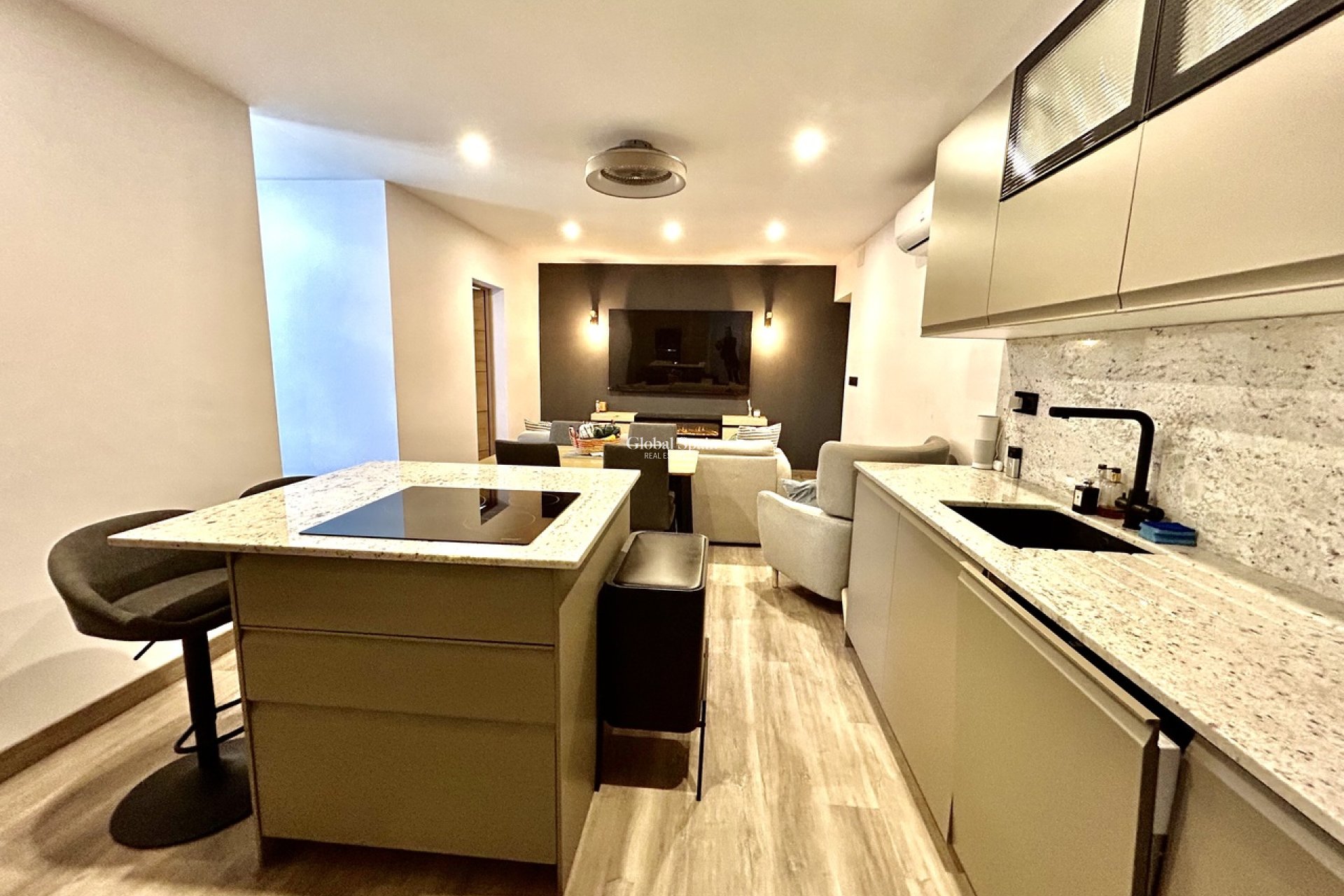 Revente - MAISON -
SAN MIGUEL DE SALINAS - Inland