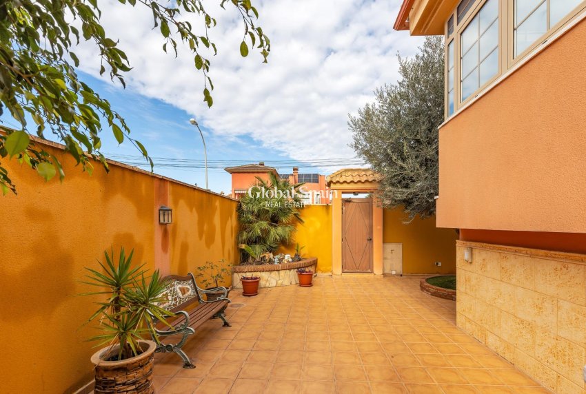 Revente - MAISON -
TORREVIEJA - Aguas Nuevas