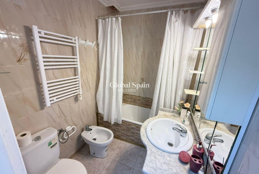 Revente - MAISON -
TORREVIEJA - Calas blanca