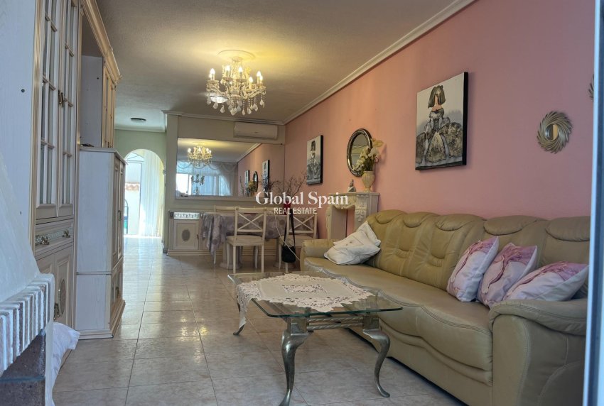 Revente - Maison -
TORREVIEJA - Center