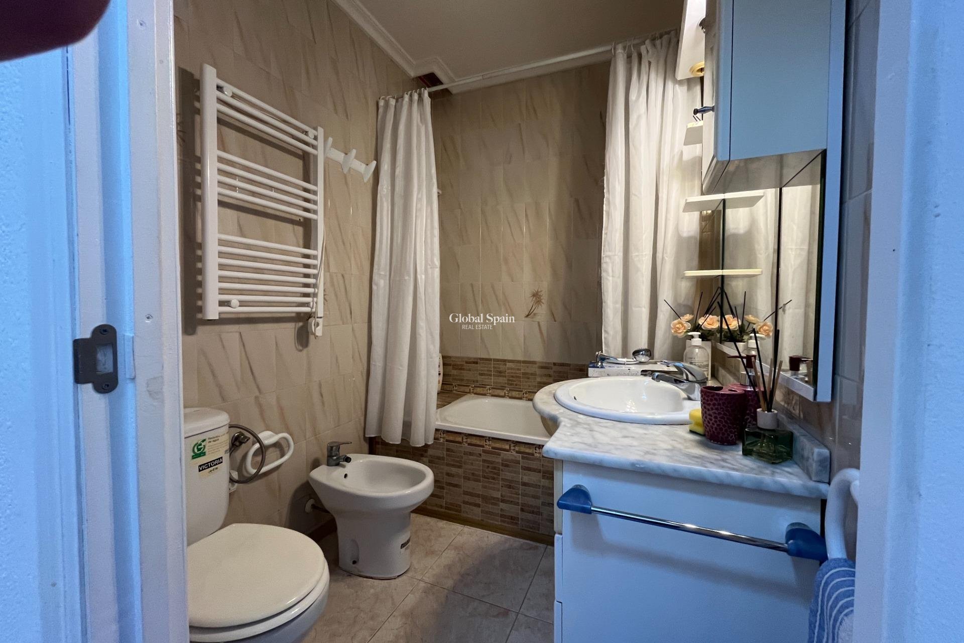 Revente - Maison -
TORREVIEJA - Center