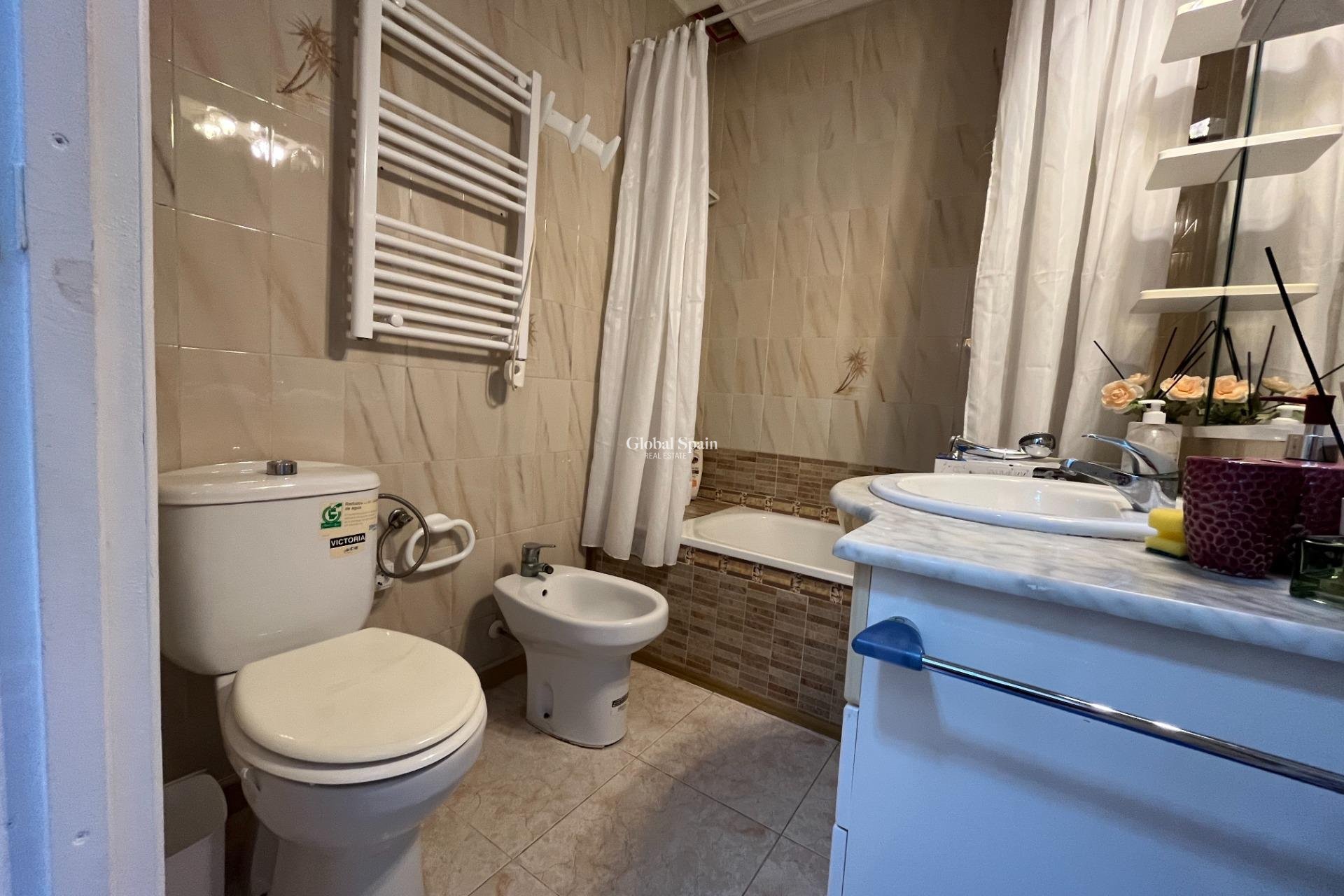 Revente - Maison -
TORREVIEJA - Center