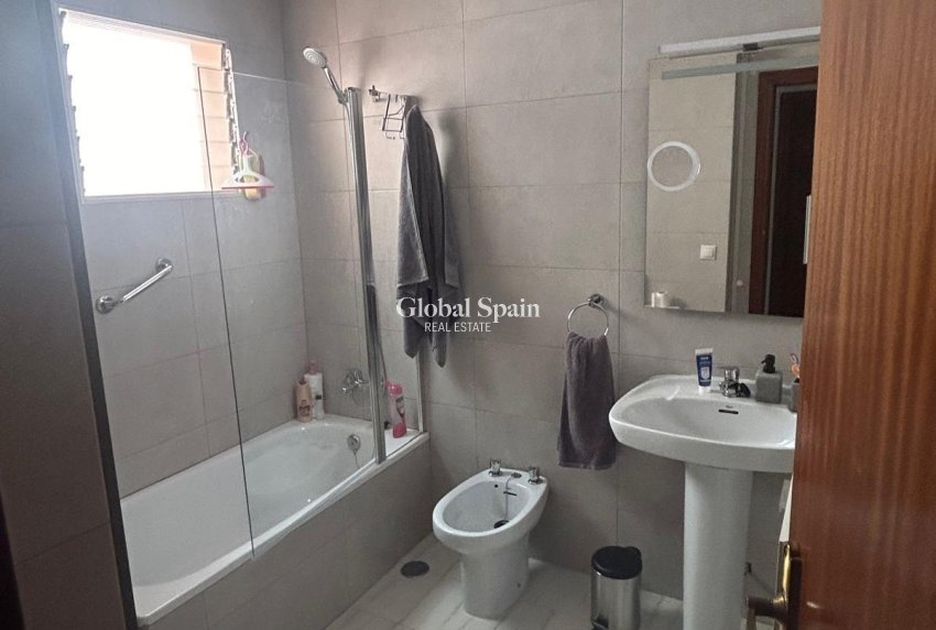 Revente - MAISON -
TORREVIEJA - Center