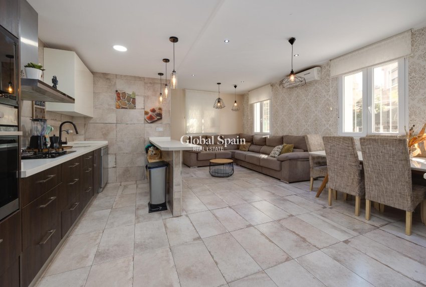Revente - MAISON -
TORREVIEJA - Center