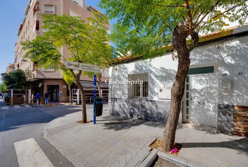 Revente - MAISON -
TORREVIEJA - Center