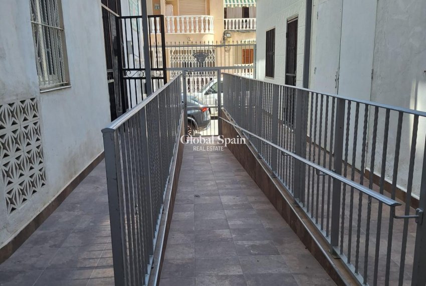 Revente - MAISON -
TORREVIEJA - Habaneras