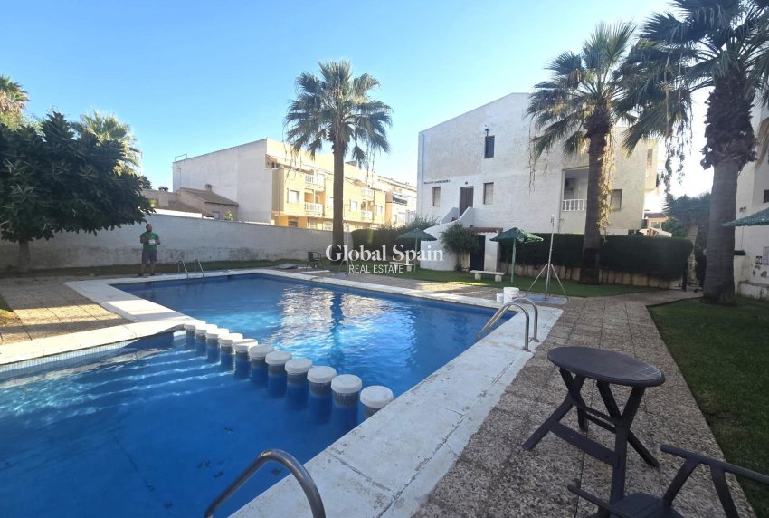 Revente - MAISON -
TORREVIEJA - Habaneras
