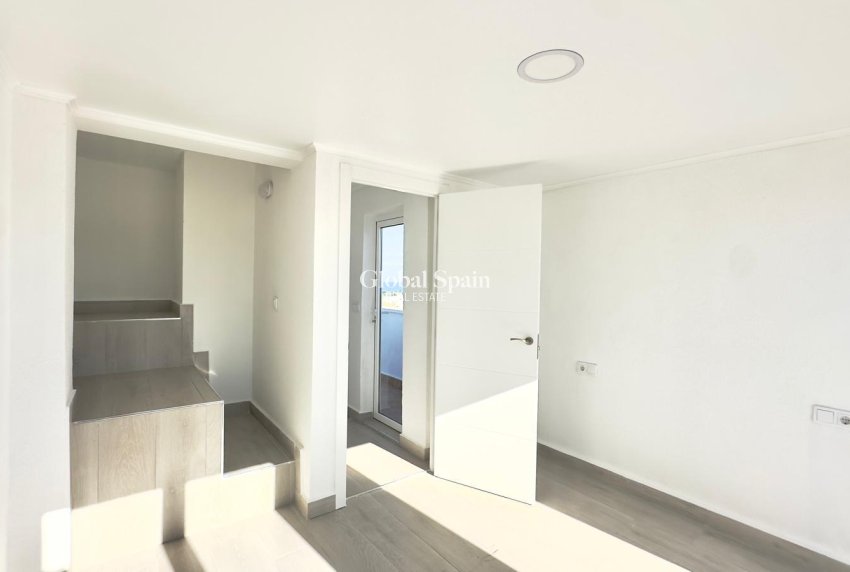 Revente - MAISON -
TORREVIEJA - La Mata