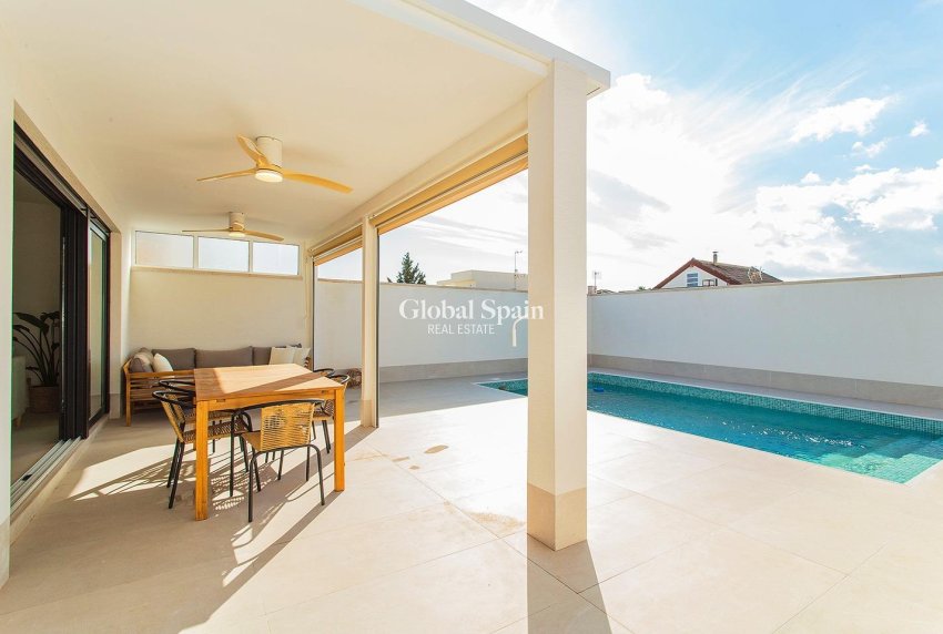 Revente - MAISON -
TORREVIEJA - La Siesta
