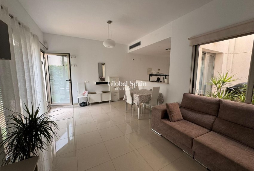 Revente - MAISON -
TORREVIEJA - Punta Prima
