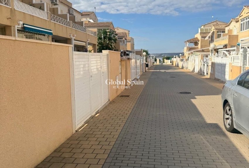 Revente - MAISON -
TORREVIEJA - Torretas