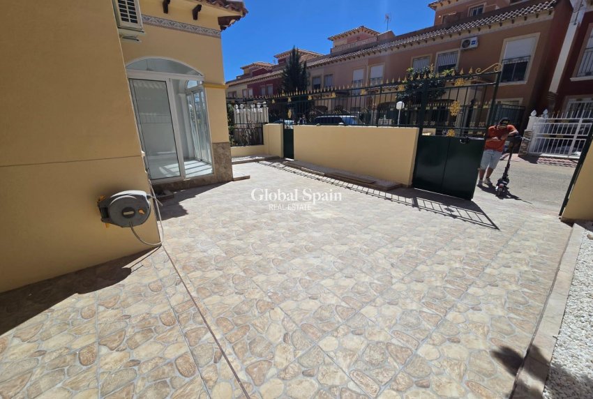 Revente - MAISON -
TORREVIEJA - Torretas