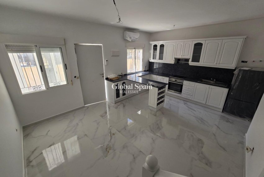 Revente - MAISON -
TORREVIEJA - Torretas