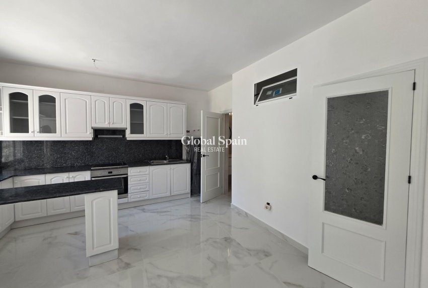 Revente - MAISON -
TORREVIEJA - Torretas