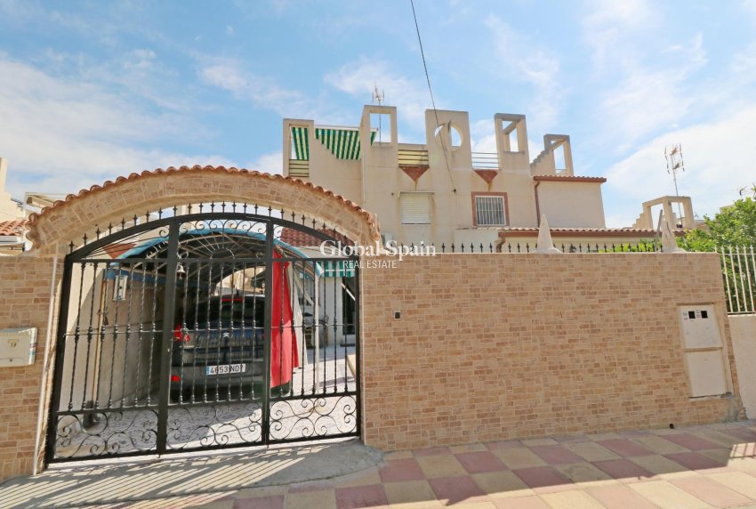 Revente - MAISON -
TORREVIEJA - Torretas