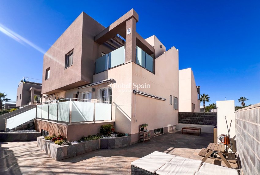 Revente - MAISON -
TORREVIEJA - Torrevieja