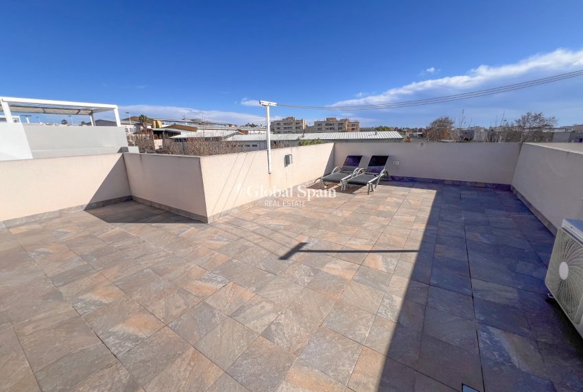 Revente - MAISON -
TORREVIEJA - Torrevieja