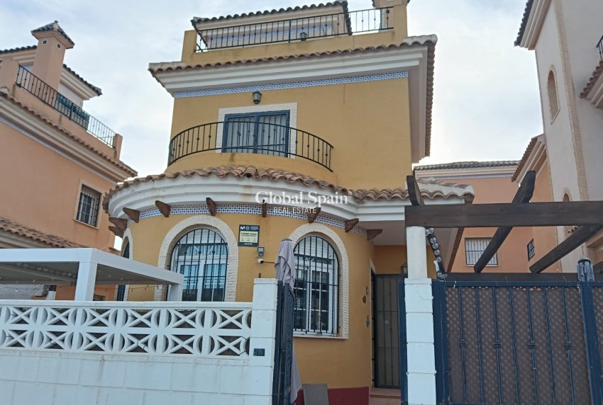 Revente - Maison - Villa Individuelle (4) -
LOS MONTESINOS - La Herrada