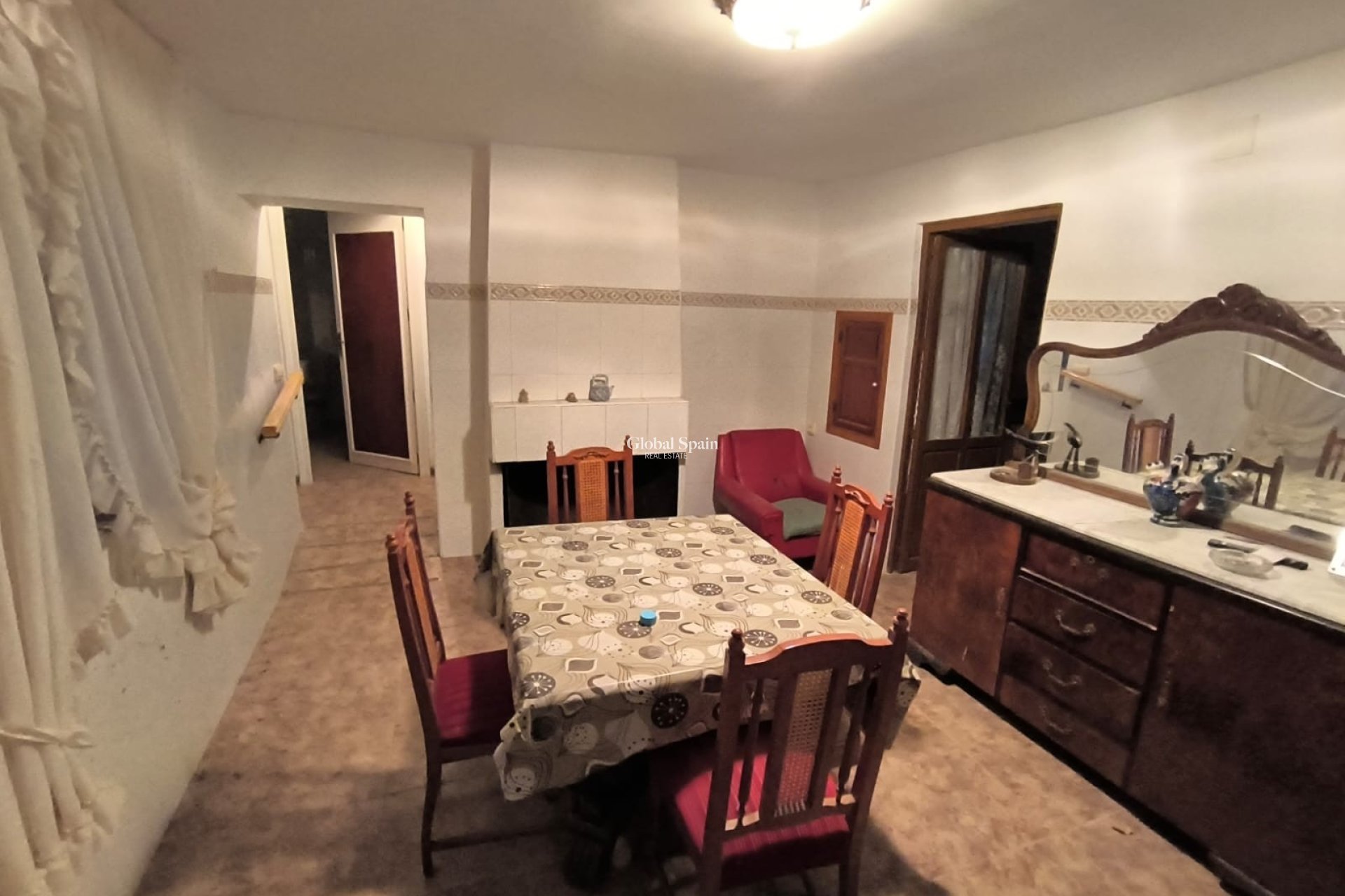 Revente - MAISON -
VILLENA - Inland